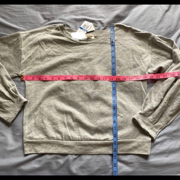 Ultra Flirt LongSleeve Sweatshirt Pearl Top Medium - Picture 9 of 9